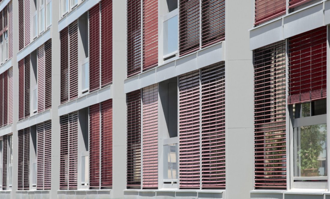 Detalle fachada. 55 VPO Sarriguren. Apezteguia Architects